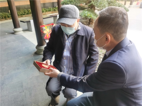 【关怀慰问】新年送祝福  致敬老战士——AG贵宾会集团领导上门慰问老干部